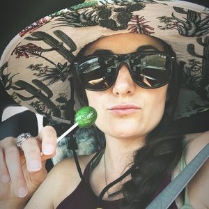 Meet your Posher, Madeline